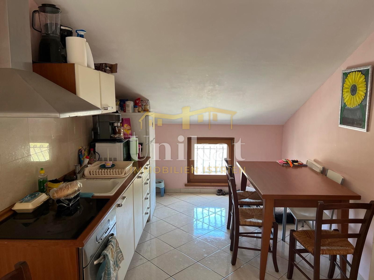 Dvosobno stanovanje v Vabrigi - pogled na morje